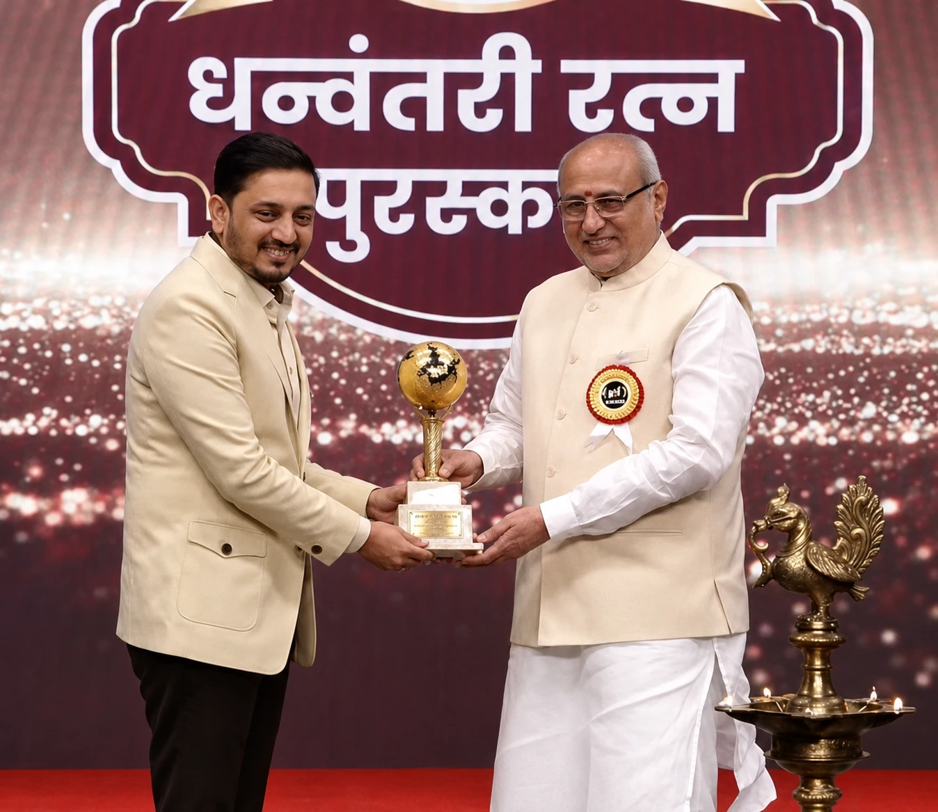 Receiving the Vastu Maharishi Award